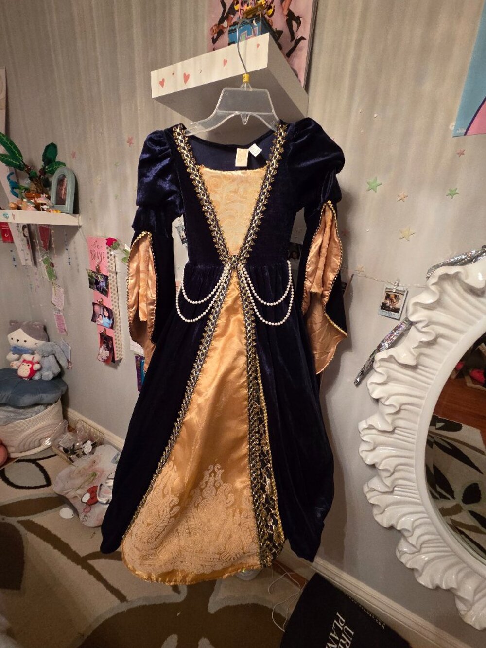 Girls size 5-6 Royal costume dress
